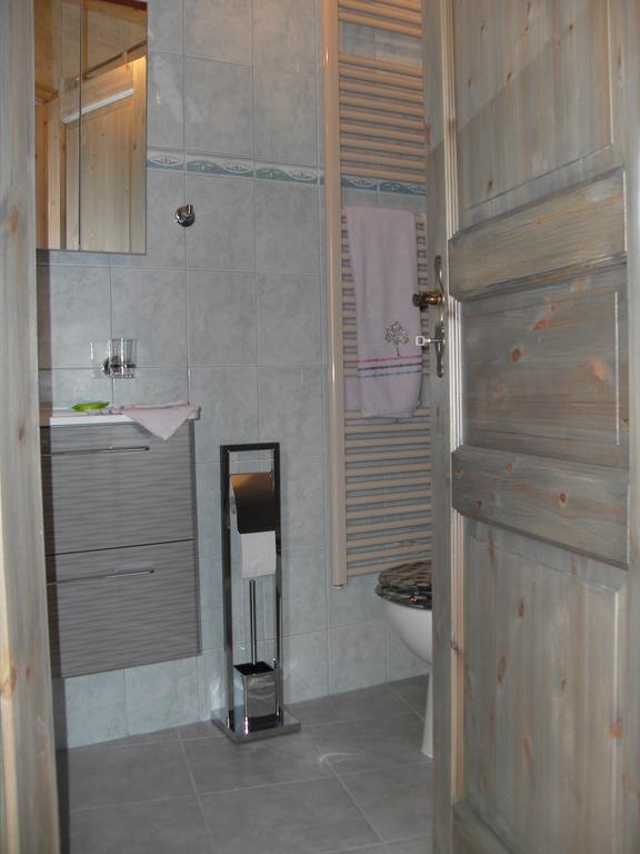 Au Creneau Gourmand Hotel Saillon Bilik gambar